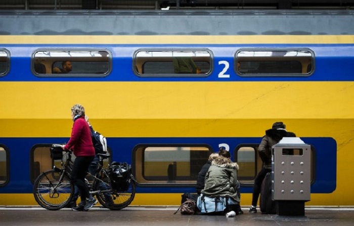 Giant power outage hits Amsterdam rail, roads